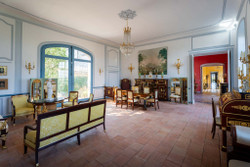 Tips for furnishing an Empire-style living room in a castle, mansion, or luxury apartment