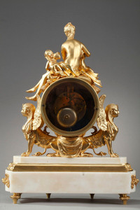 Pendule avec des motifs feuillagés