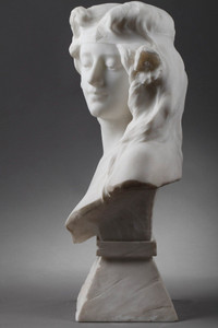 Buste de femme en marbre blanc