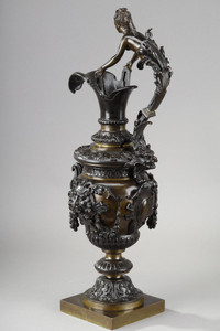 vase aiguière du XIXe siècle