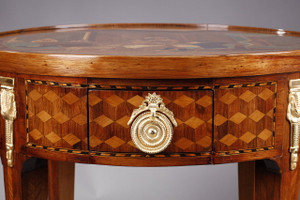 Small 19th century round wooden table