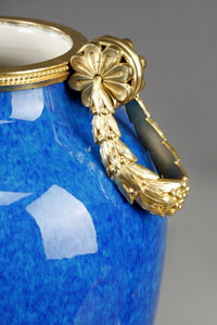 vases de Sèvres en céramique à décor en camaïeu bleu Attribués à Paul Milet