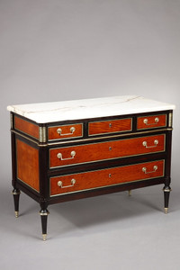 Mahogany chest of drawers from the late 18th century