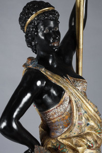 Paire de porte torchères représentant des nubiens en bois laqué noir et polychrome