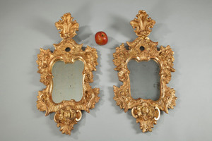 Antique Italian mirror in gilded wood