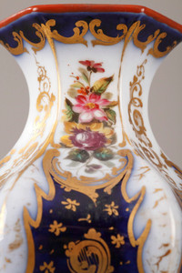 PAIRE DE VASES NAPOLEON III EN PORCELAINE