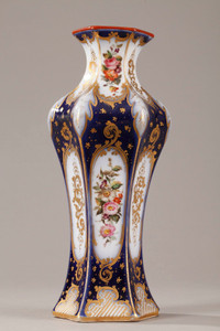 PAIRE DE VASES NAPOLEON III EN PORCELAINE