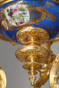 PETROLEUM LAMP IN PORCELAIN AND BRONZE WITH POLYCHROME FLOWERS