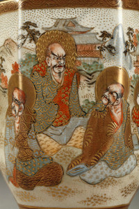 PAIR OF SMALL SATSUMA PORCELAIN VASES, JAPAN 20TH CENTURY