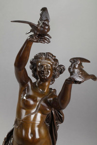 Bronze ancien Femme aux colombes