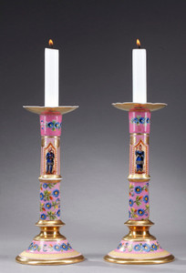 Pair of candlesticks in hard porcelain