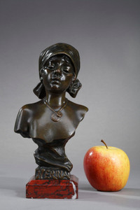 BUSTE EN BRONZE "NERINA", SIGNE EMMANUEL VILLANIS