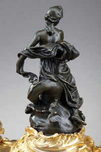 PATINATED AND GILDED BRONZE INKWELL WITH ANTIQUE-STYLE GODDESS SUBJECT