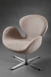 SWAN CHAIR D'ARNE JACOBSEN