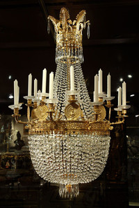 CRYSTAL AND GILDED BRONZE CHANDELIER WITH PEACOCK DECORATION