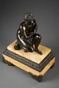 BRONZE SCULPTURE PATINA AFTER THE VENUS ACCROUPIE BY ANTOINE COYSEVOX (1640-1720)