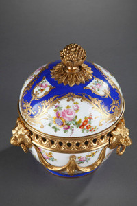 POT POURRI IN PORCELAIN IN THE TASTE OF SEVRES AND MOUNT IN BRONZE GILDED