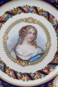 DEUX ASSIETTES EN PORCELAINE DE PARIS, XIXE SIECLE