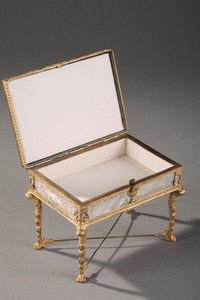 ANTIQUE JEWELRY BOX IN MOTHER-OF-PEARL AND GILDED BRONZE