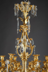 LUSTRE DE STYLE LOUIS XV A VINGT-QUATRE LUMIERES