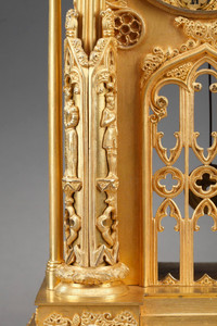 Horloge néogothique dorée