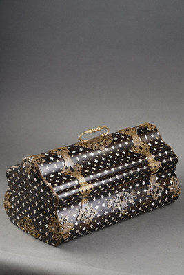 КОРОБКА С ПОДПИСЬЮ АЛЬФОНСА ЖИРУ ПАРИ