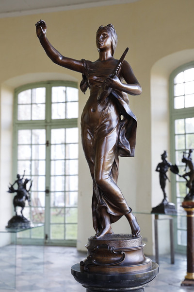 FIGURE EN BRONZE PATINÉ MÉDAILLE "MUSE DES BOIS" D'APRÈS HENRI-LOUIS LEVASSEUR