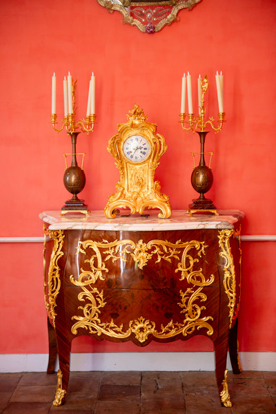 LOUIS XV STYLE CURVED COMMODE WITH MARQUETRY AND GILT BRONZE DECORATION