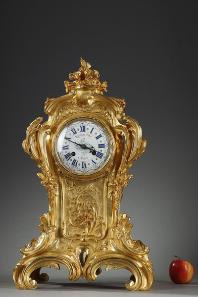 reloj de bronce dorado