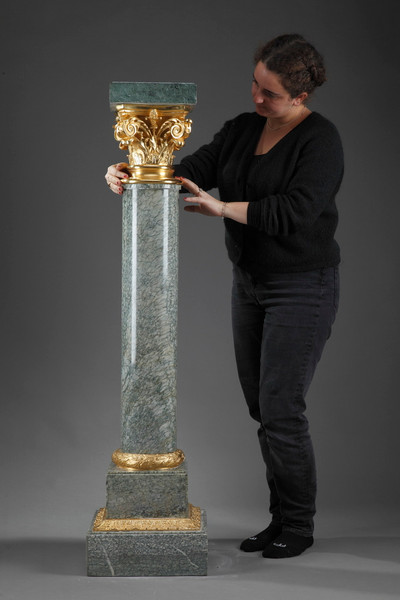 IMPOSING CORINTHIAN SIDE TABLE IN MARBLE AND GILT BRONZE