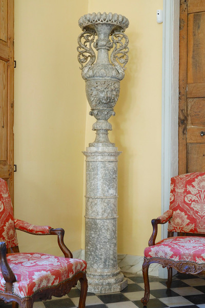 GRAND GAINE DÉCORATIVE EN ALBÂTRE D'ÉPOQUE LOUIS-PHILIPPE