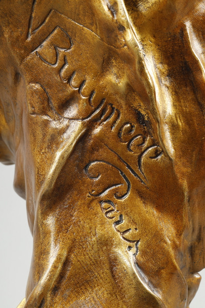 铜绿青铜雕像，新艺术风格，年轻女子，19世纪。.