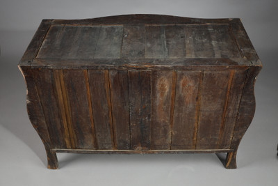 COMMODE TOMBEAU EN PLACAGE DE BOIS DE VIOLETTE ESTAMPILLÉE DE LAPIE