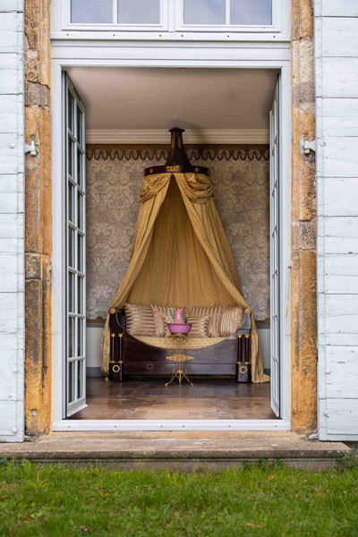 RESTORATION PERIOD BED AND ITS BED CANOPY