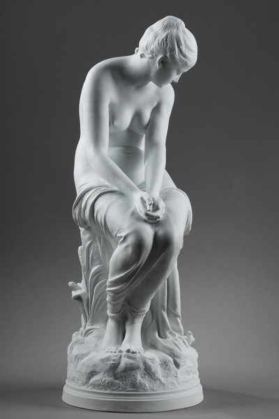 Très grande sculpture de la Baigneuse aux Hirondelles