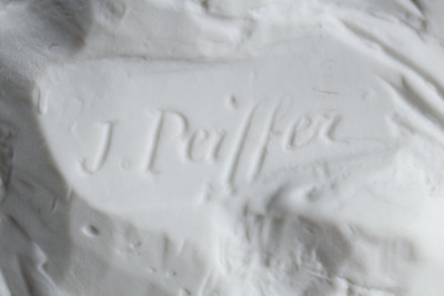 GRAND BISCUIT, "BAIGNEUSE AUX HIRONDELLES" DE AUGUSTE JOSEPH PEIFFER  (1832 CA. 1886)