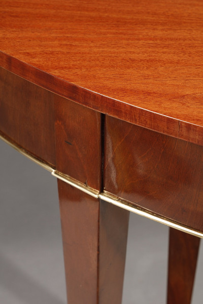 Овальный обеденный стол, деталь основания