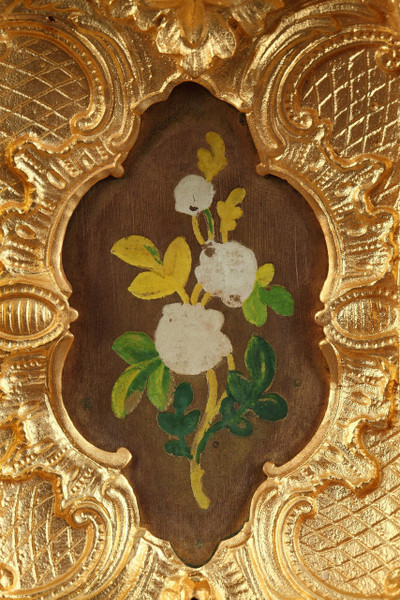 PENDULE ROCAILLE EN BRONZE DORE