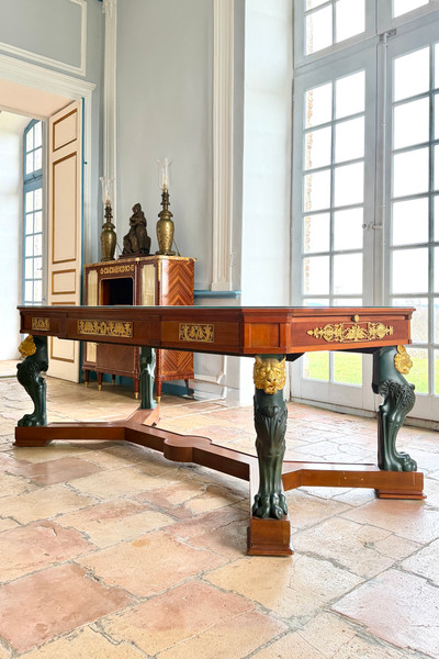 Обеденный стол из красного дерева в стиле египетского возрождения