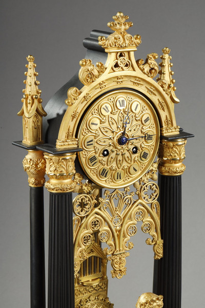 СОБОРНЫЕ ЧАСЫ В НЕОГОТИЧЕСКОМ СТИЛЕ, ПЕРИОД ЛУИ-ФИЛИППА