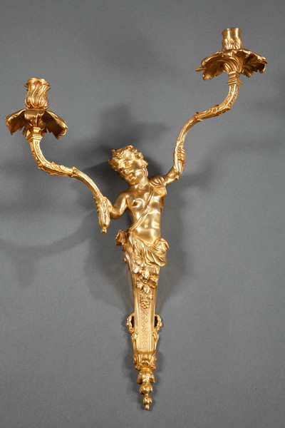 PAIRE D'APPLIQUES DE STYLE LOUIS XV EN BRONZE DORÉ