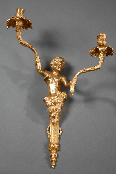 PAIRE D'APPLIQUES DE STYLE LOUIS XV EN BRONZE DORÉ