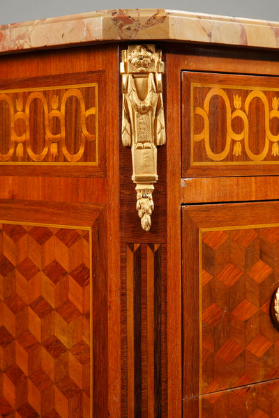 CASSETTIERA IN STILE TRANSIZIONALE IN INTARSIO DI LEGNO E BRONZO DORATO