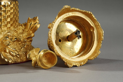 RARE ENCRIER FRANC MACON EN BRONZE DORÉ ET FORME DE RUCHE, XIXE