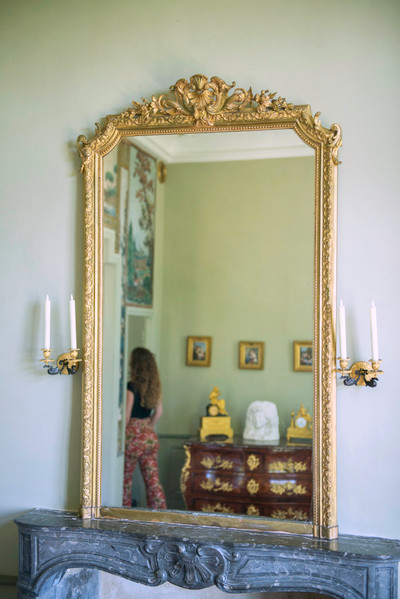 MIROIR EN BOIS DORÉ DE STYLE NAPOLEON III, XIXÈME