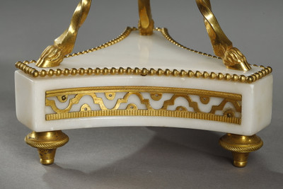 一对路易十六风格烛台