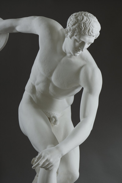 Statue en plâtre figurant un athlète en mouvement
