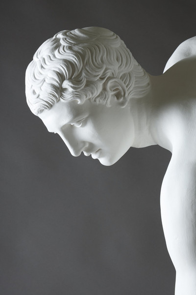 Figure du Discobole en plâtre, vue sous un autre angle