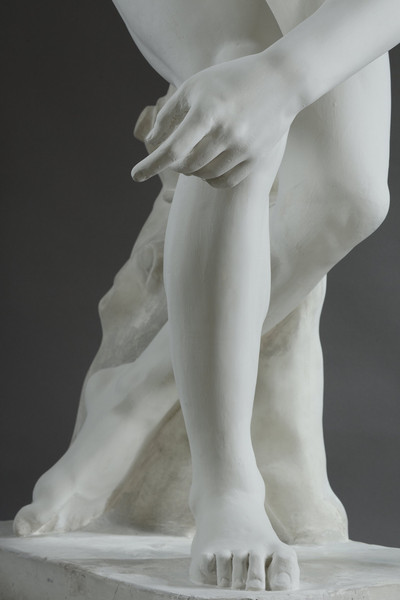 IMPORTANTE SCULPTURE EN PLÂTRE DU DISCOBOLE D'APRÈS MYRON, RÉALISÉE PAR LES ATELIERS DE MOULAGE DU LOUVRE