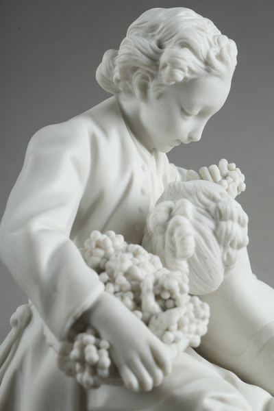 Gruppo di biscotti in porcellana decorato con fiori e figure